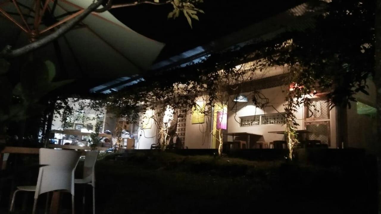 Condro Wulan Hostel Маланг Экстерьер фото