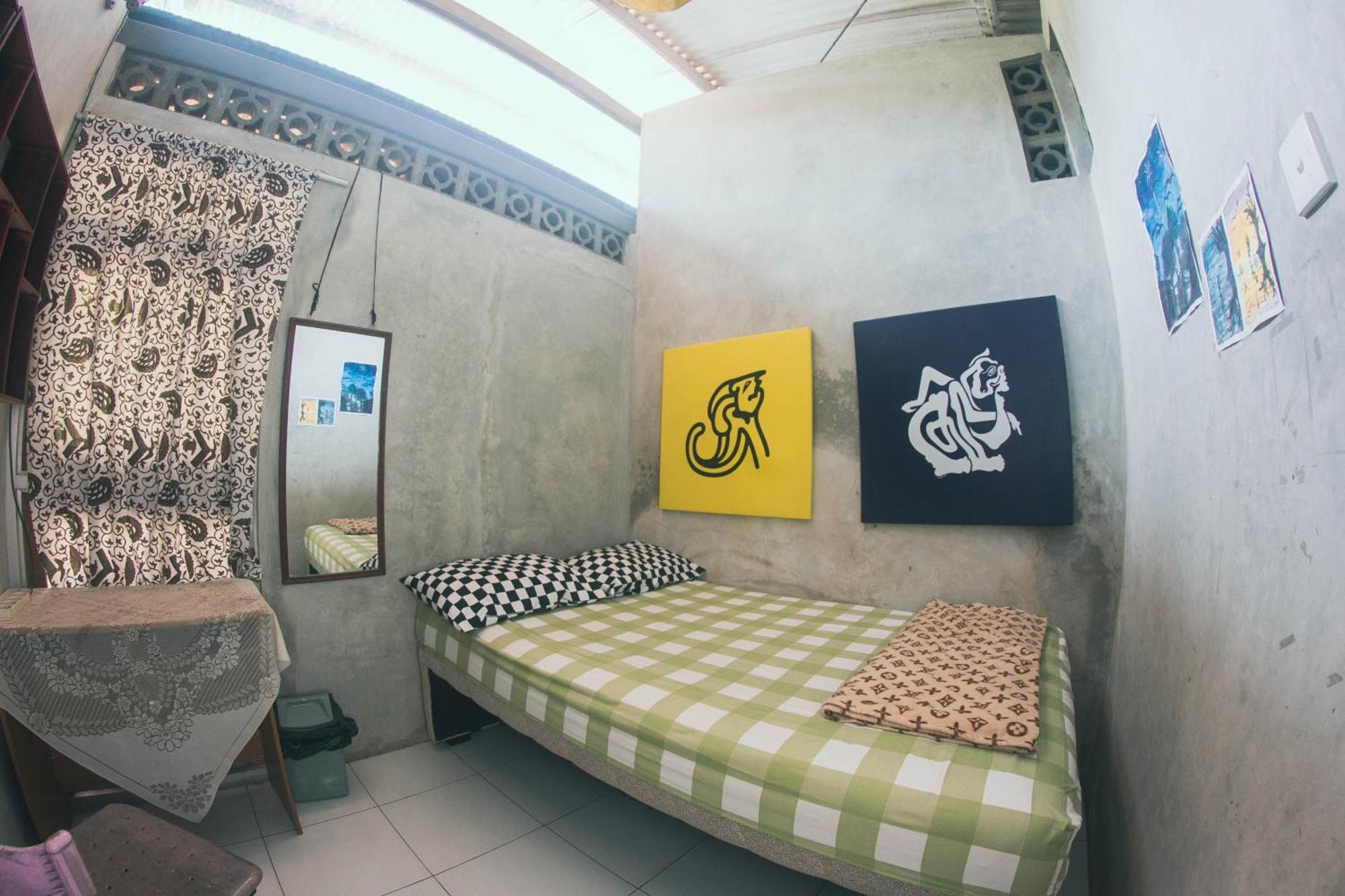 Condro Wulan Hostel Маланг Экстерьер фото