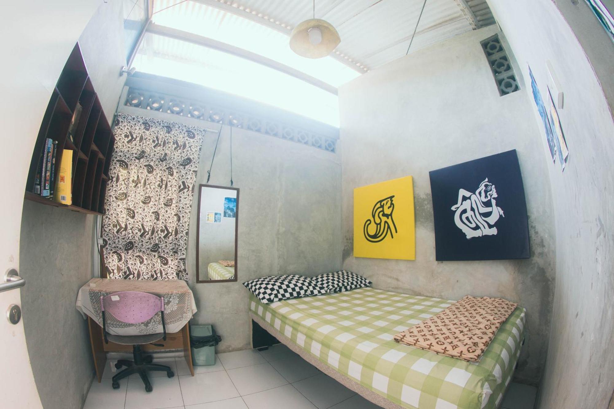 Condro Wulan Hostel Маланг Экстерьер фото