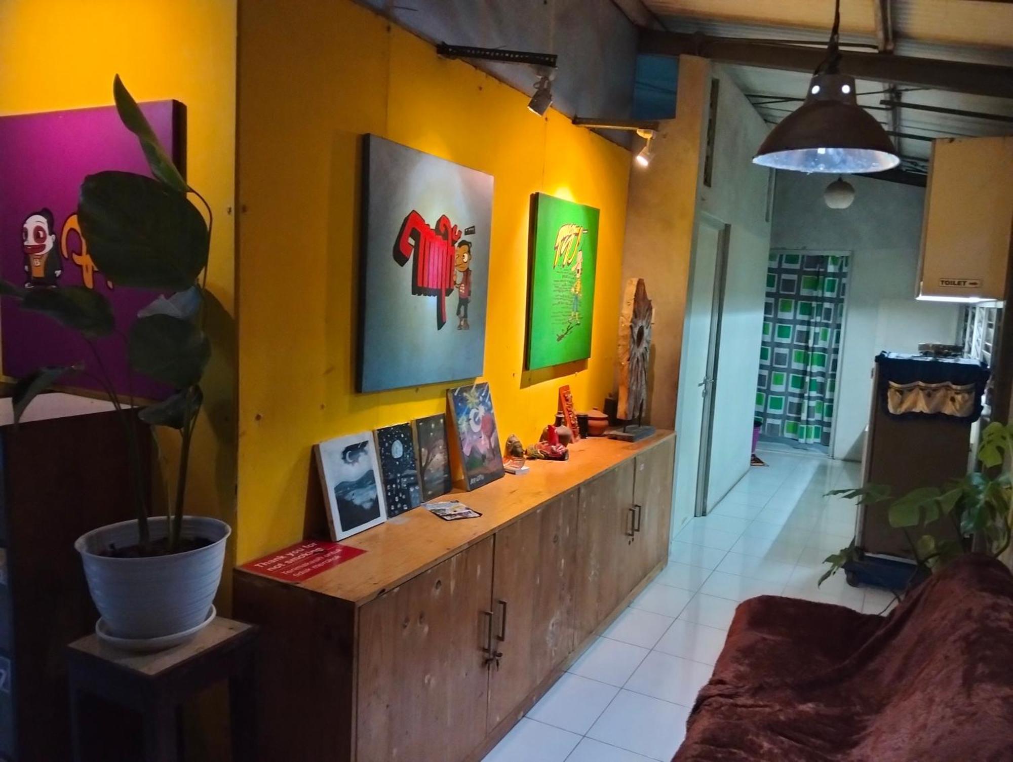 Condro Wulan Hostel Маланг Экстерьер фото