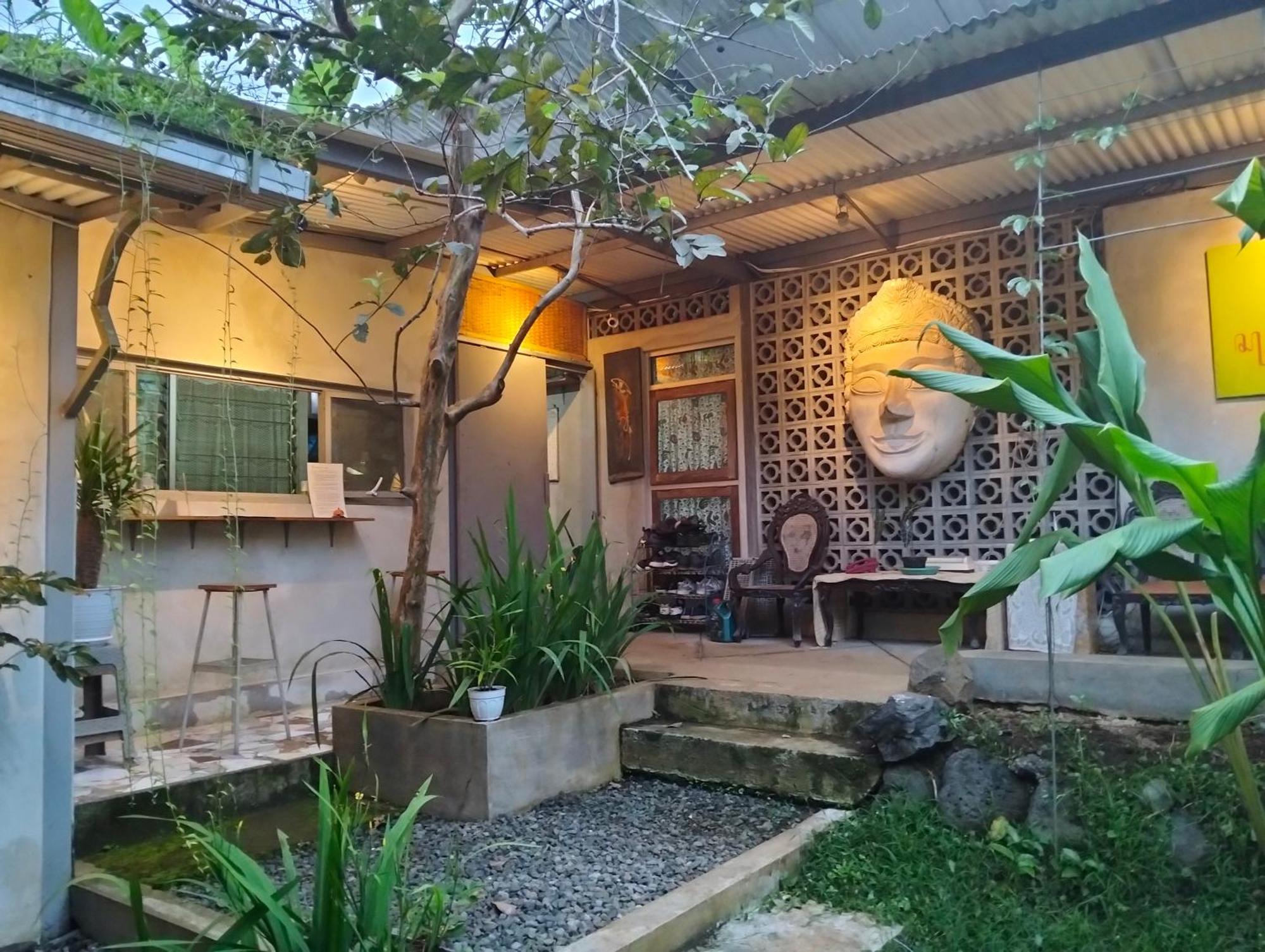 Condro Wulan Hostel Маланг Экстерьер фото