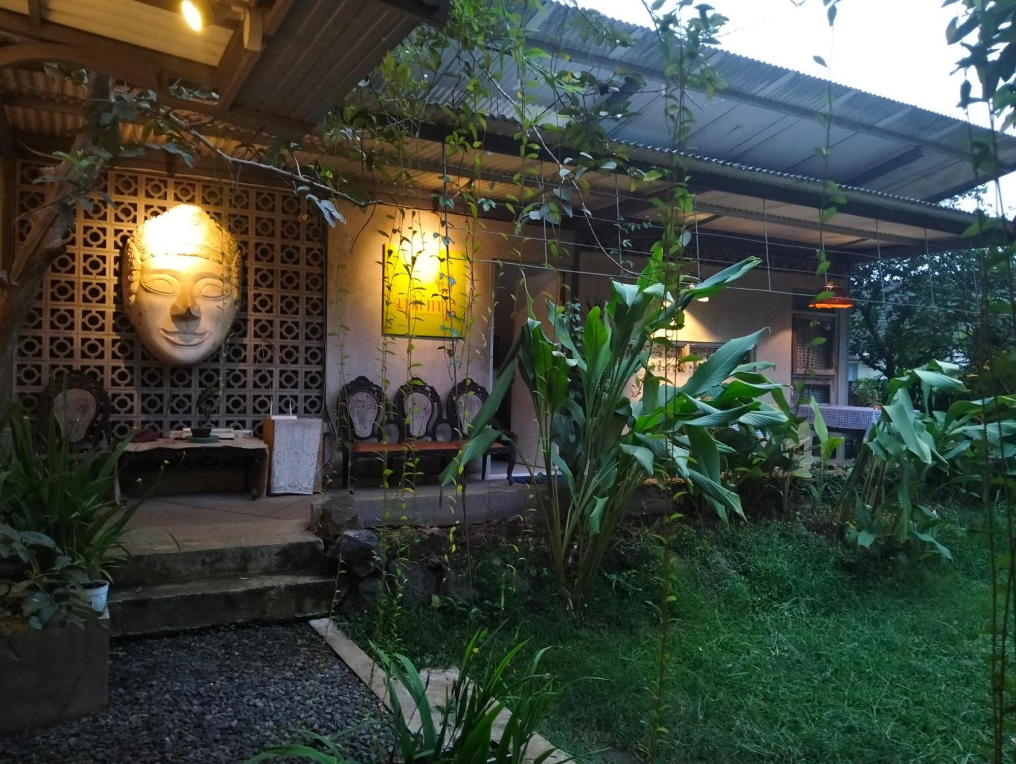 Condro Wulan Hostel Маланг Экстерьер фото